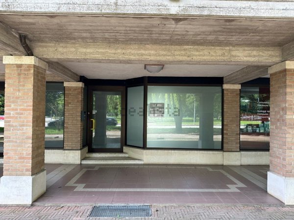 negozio in affitto a Selvazzano Dentro in zona Tencarola