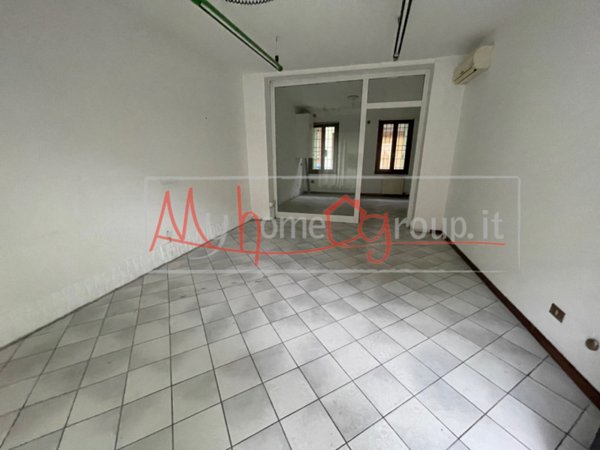 negozio in affitto a Selvazzano Dentro in zona Tencarola