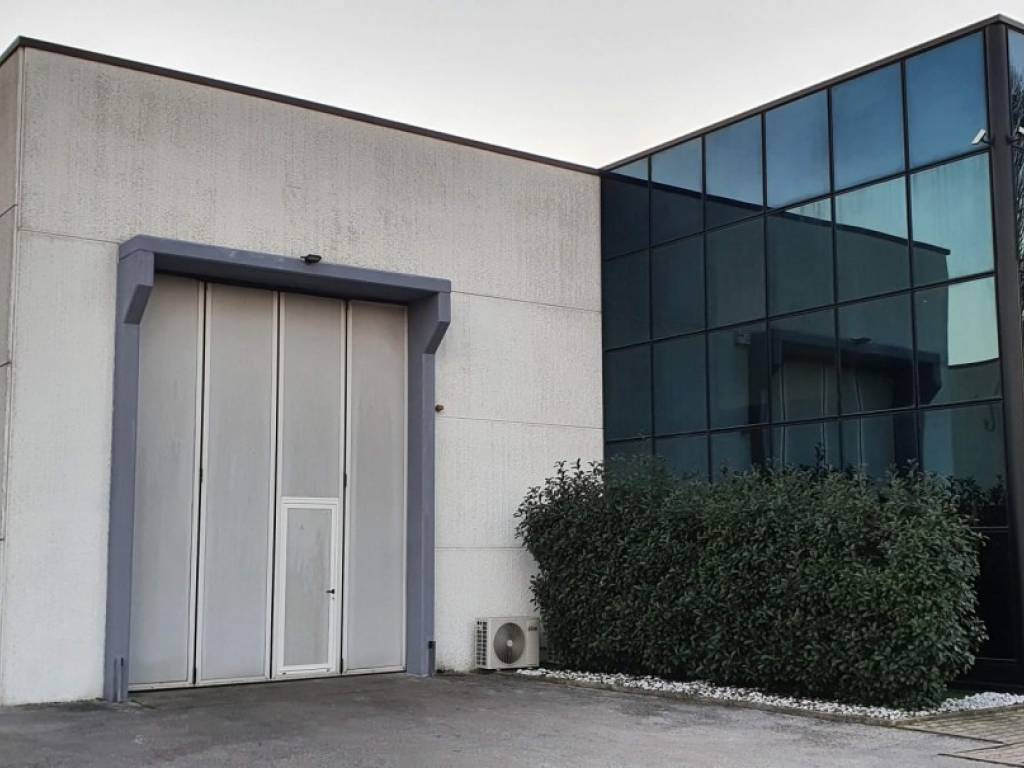 negozio in affitto a Selvazzano Dentro in zona Caselle