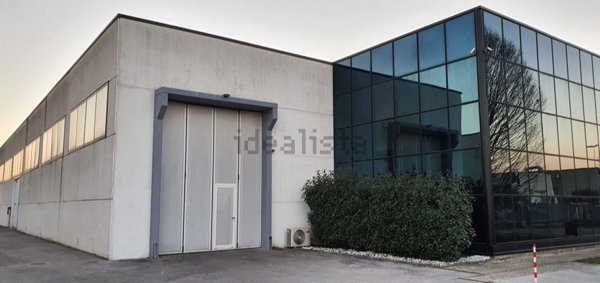 locale di sgombero in affitto a Selvazzano Dentro in zona Caselle