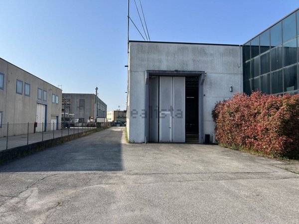 locale di sgombero in affitto a Selvazzano Dentro in zona Caselle