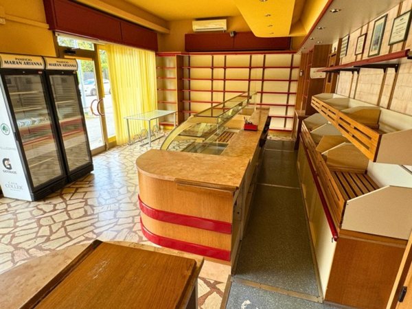 negozio in affitto a Selvazzano Dentro in zona Caselle