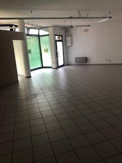 negozio in affitto a Selvazzano Dentro in zona Caselle