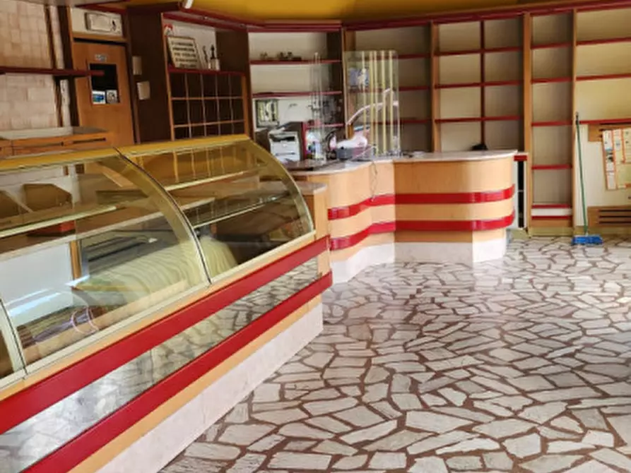 negozio in affitto a Selvazzano Dentro in zona Caselle