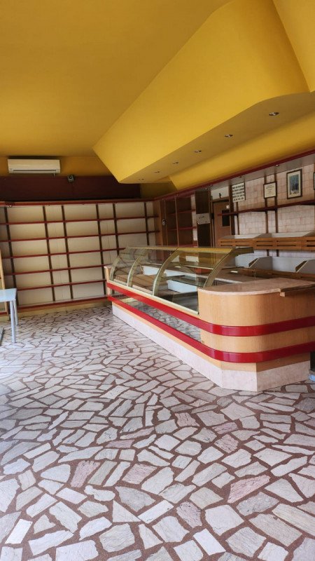 negozio in affitto a Selvazzano Dentro in zona Caselle