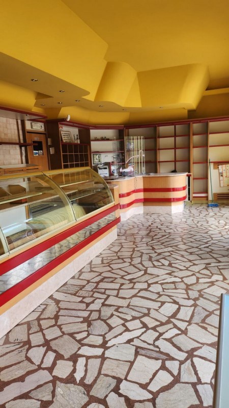 negozio in affitto a Selvazzano Dentro in zona Caselle