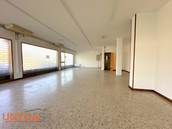 negozio in affitto a Selvazzano Dentro in zona Caselle