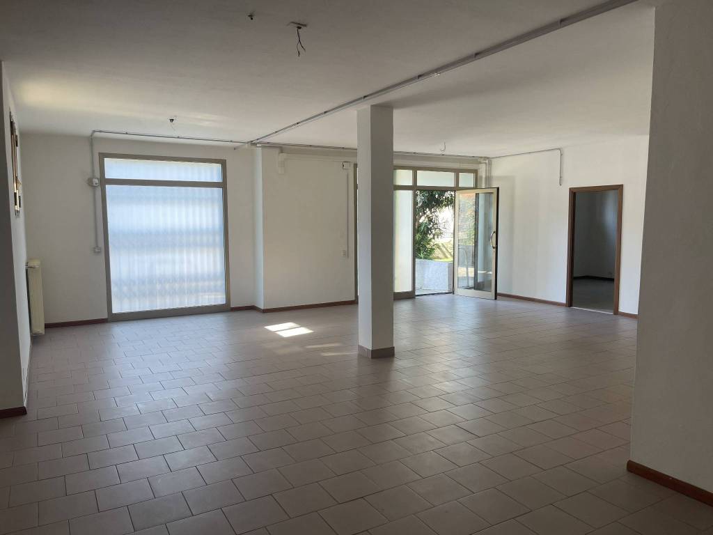 locale commerciale in affitto a Selvazzano Dentro in zona Caselle