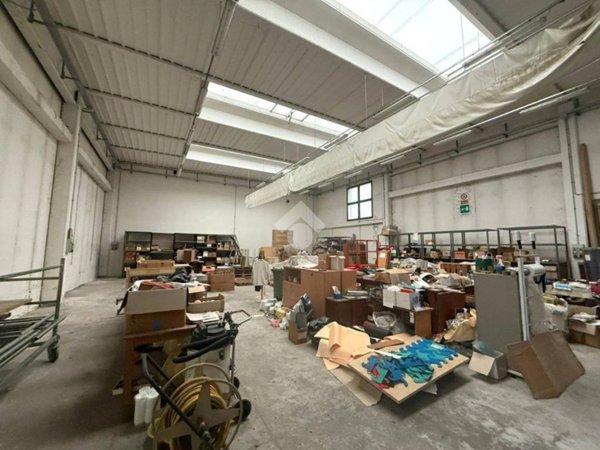 locale commerciale in affitto a Selvazzano Dentro in zona Tencarola