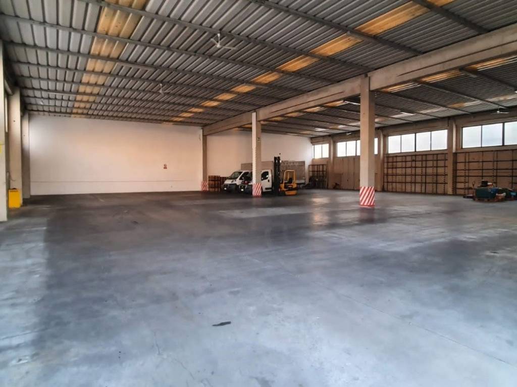 locale commerciale in affitto a Selvazzano Dentro in zona Caselle