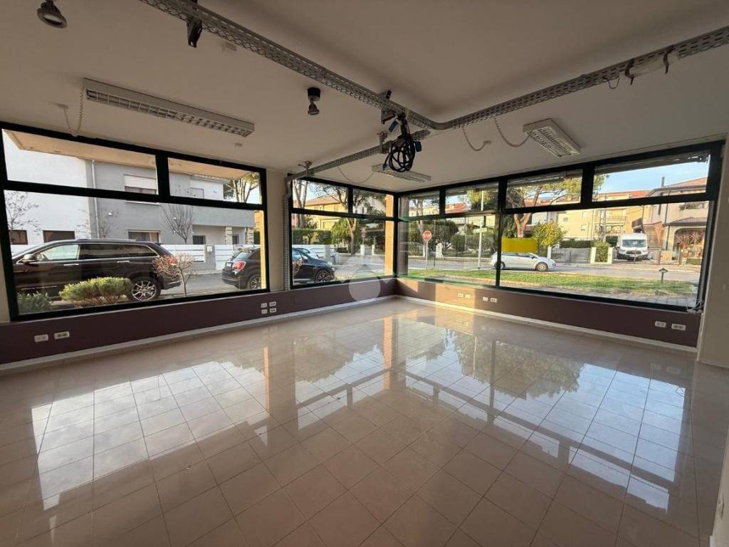 negozio in affitto a Selvazzano Dentro