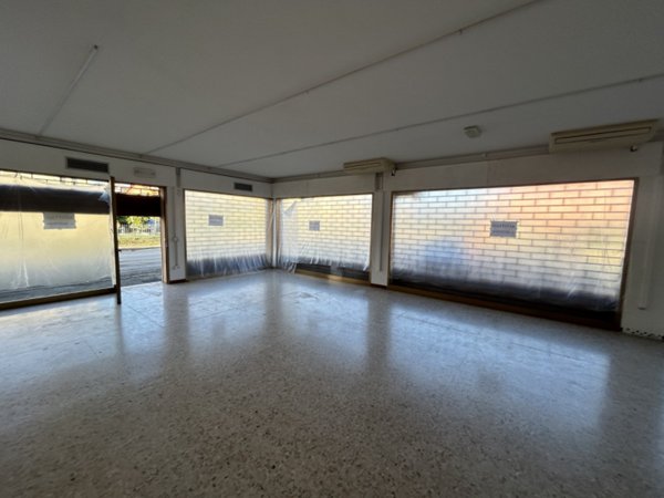 negozio in affitto a Selvazzano Dentro in zona Feriole