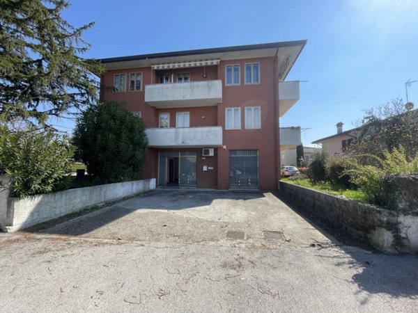 negozio in affitto a Selvazzano Dentro in zona Caselle