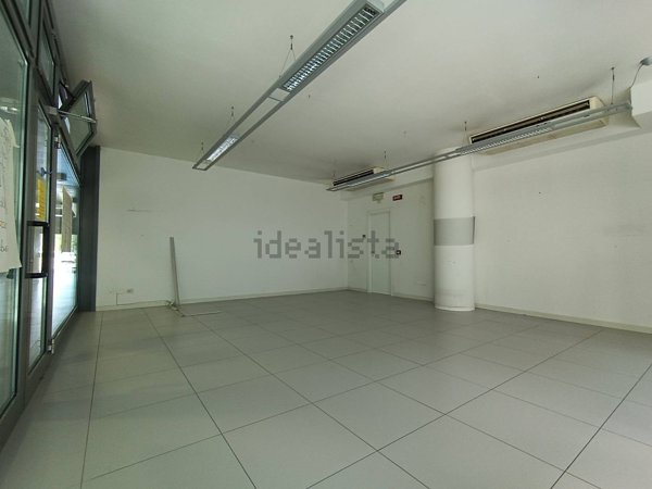 negozio in affitto a Selvazzano Dentro in zona Tencarola