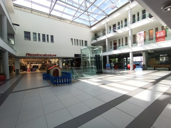 negozio in affitto a Selvazzano Dentro in zona Tencarola