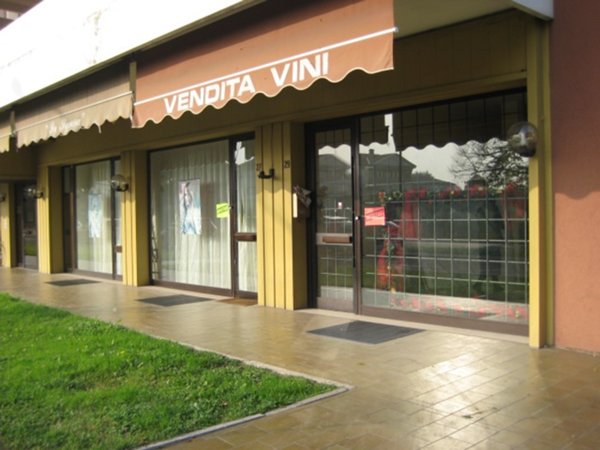 negozio in affitto a Selvazzano Dentro in zona Caselle