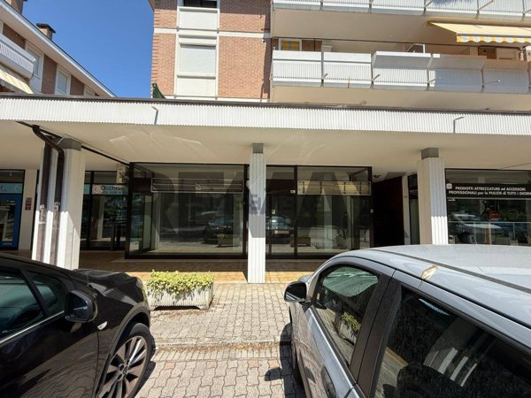negozio in affitto a Selvazzano Dentro in zona San Domenico