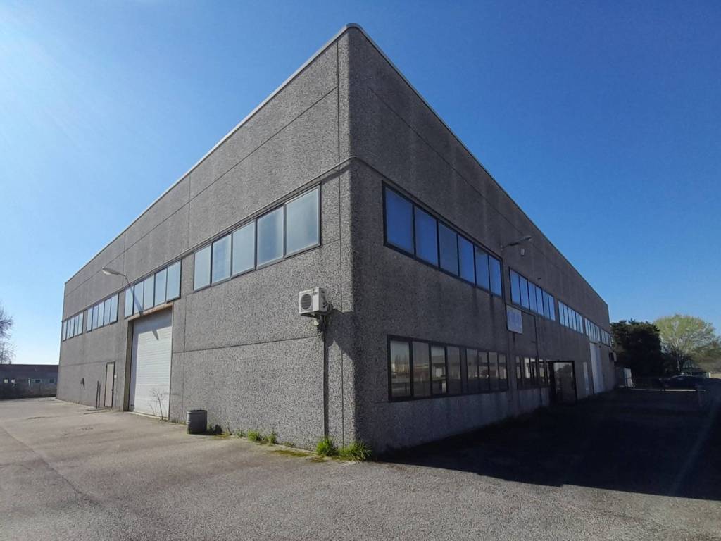 locale commerciale in affitto a Stanghella