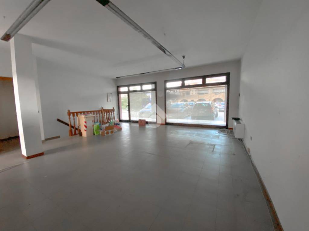 negozio in affitto a Tombolo