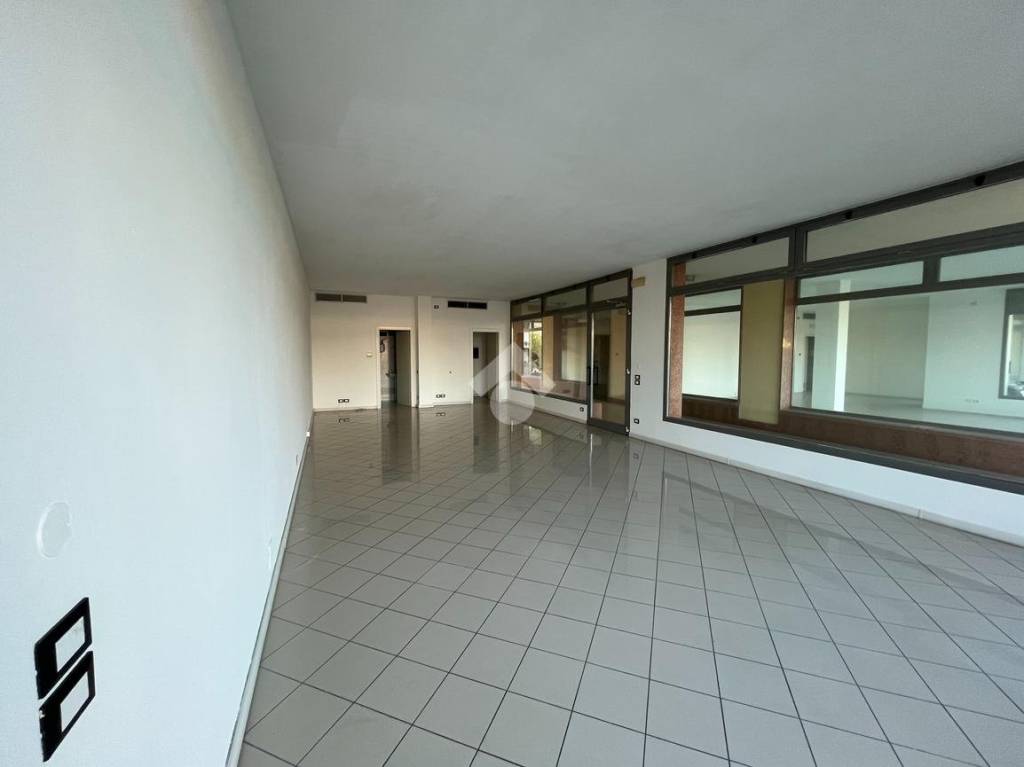 negozio in affitto a Tombolo