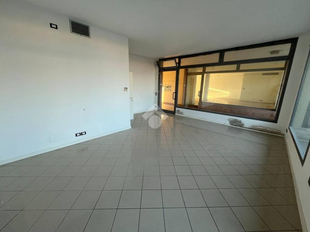 negozio in affitto a Tombolo