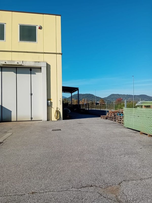 capannone in affitto a Torreglia