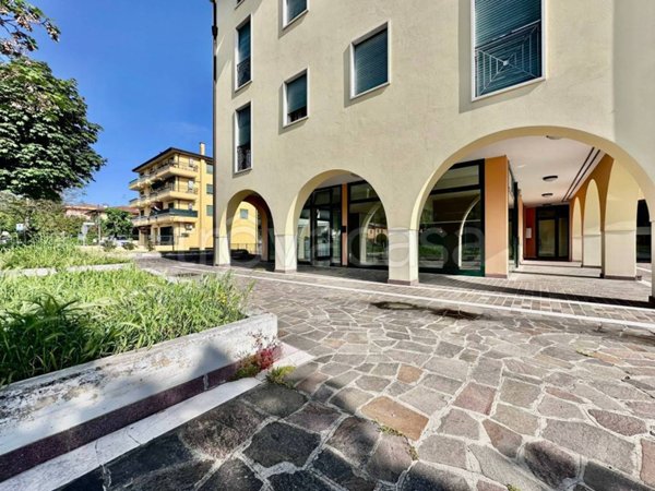 negozio in affitto a Torreglia