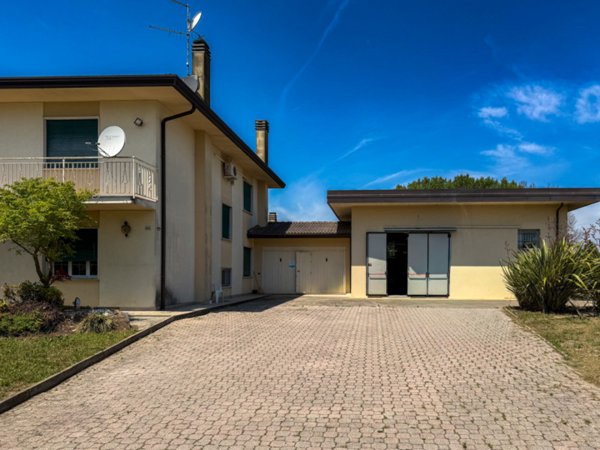 casa indipendente in affitto a Trebaseleghe in zona Fossalta