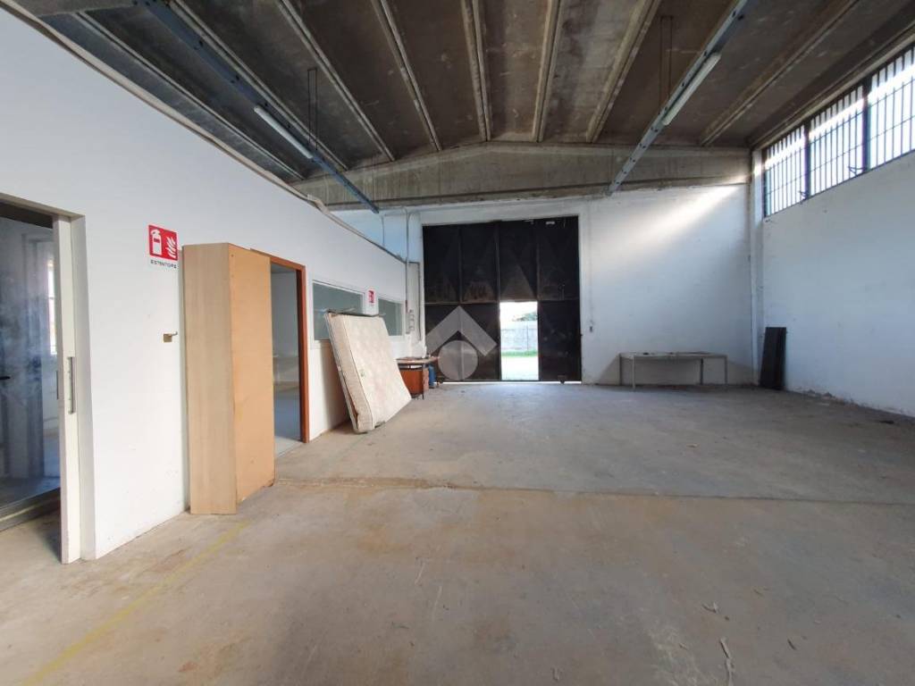 locale commerciale in affitto a Vigonza