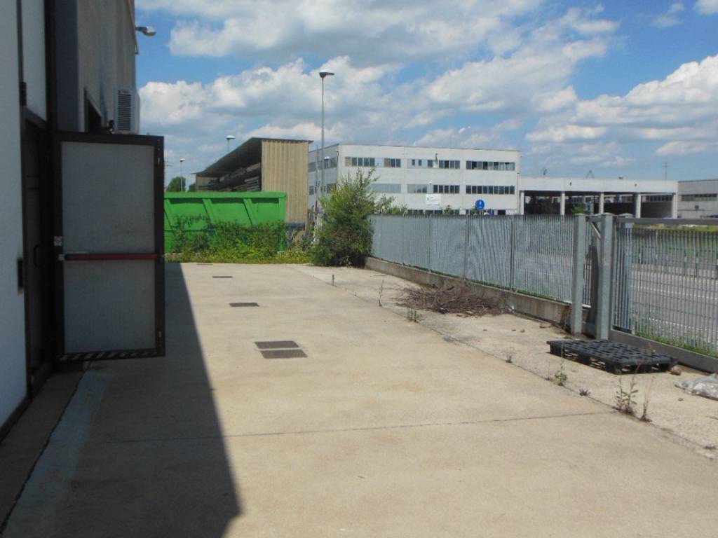 locale commerciale in affitto a Villafranca Padovana in zona Ronchi di Campanile