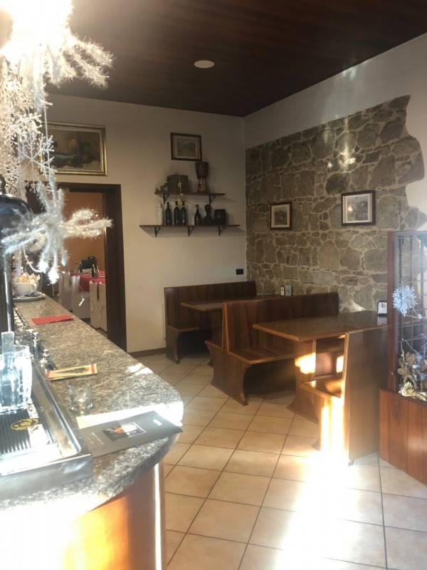 locale commerciale in affitto a Vo'