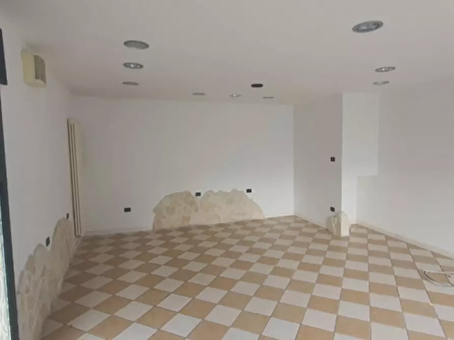 negozio in affitto a Vo'