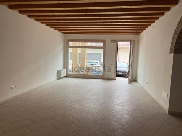 negozio in affitto a Vo'