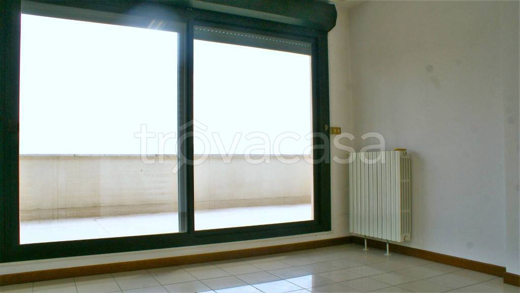appartamento in affitto a Due Carrare