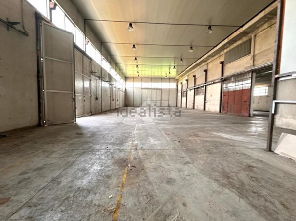 capannone in affitto a Due Carrare