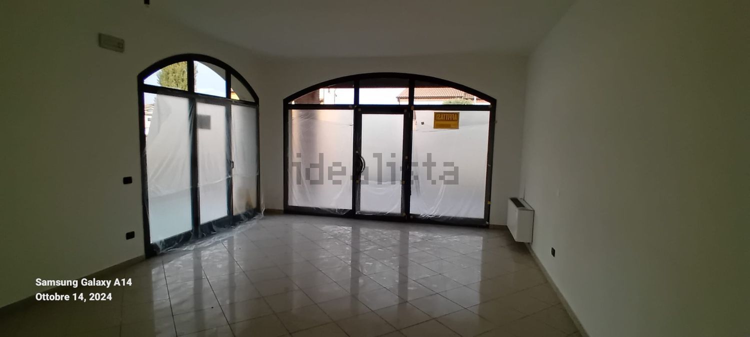 negozio in affitto a Due Carrare