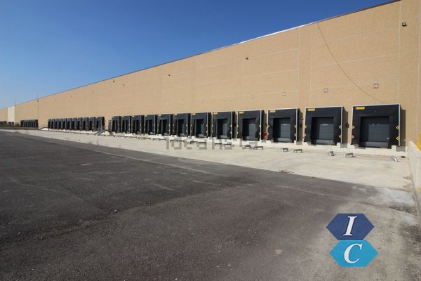 capannone in affitto a Due Carrare in zona Palazzina