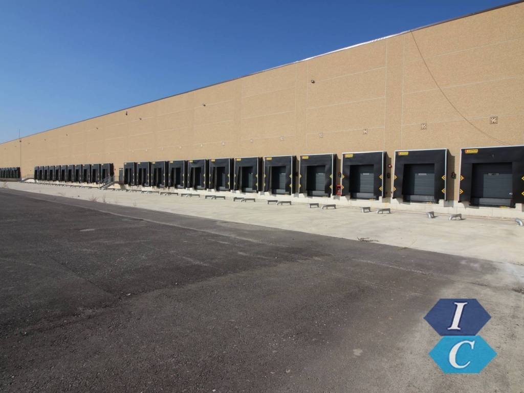 locale commerciale in affitto a Due Carrare in zona Palazzina