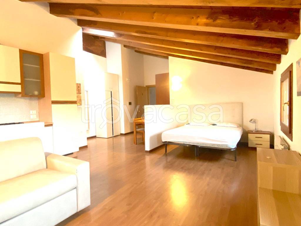 appartamento in affitto a Due Carrare in zona Terradura