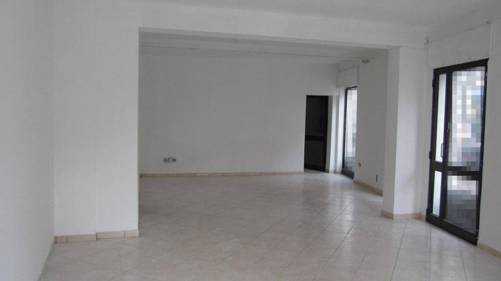negozio in affitto ad Adria