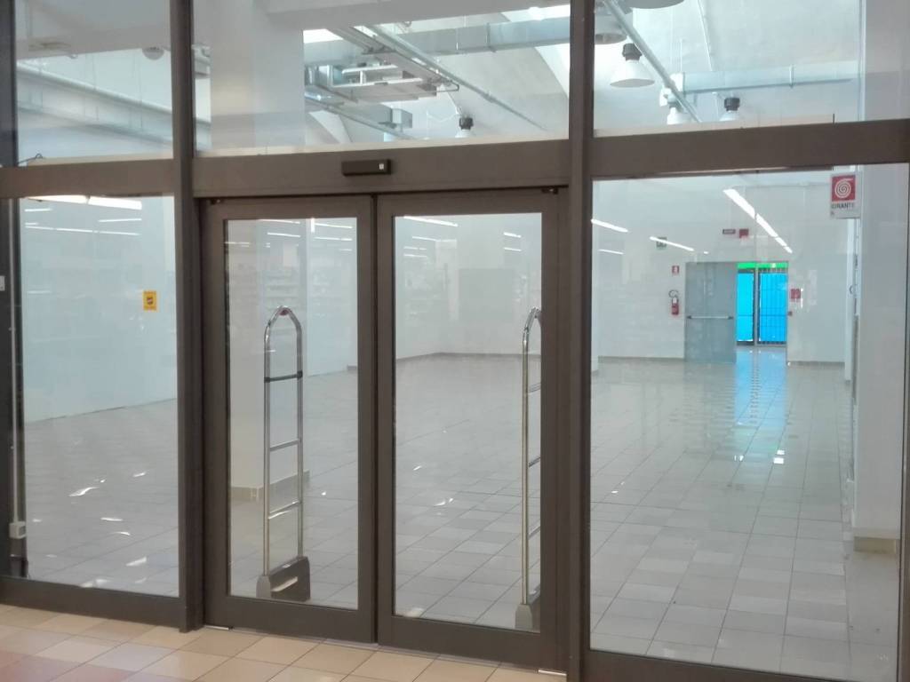 negozio in affitto ad Adria