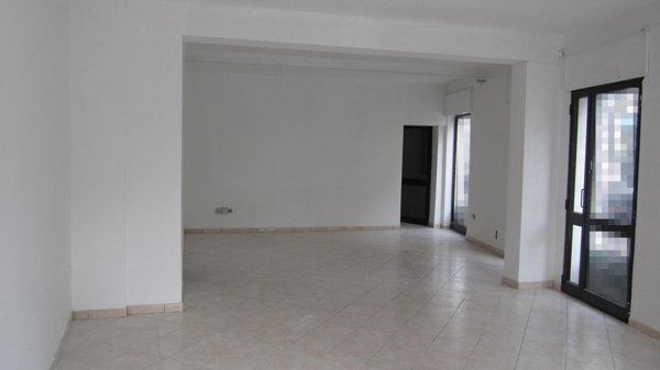 negozio in affitto ad Adria
