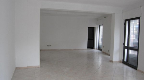 negozio in affitto ad Adria