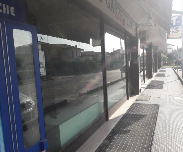 negozio in affitto ad Adria