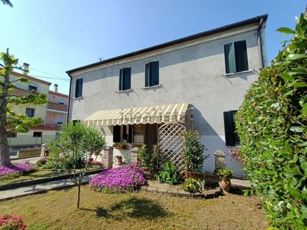 casa semindipendente in affitto ad Adria in zona Valliera
