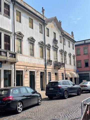 negozio in affitto ad Adria