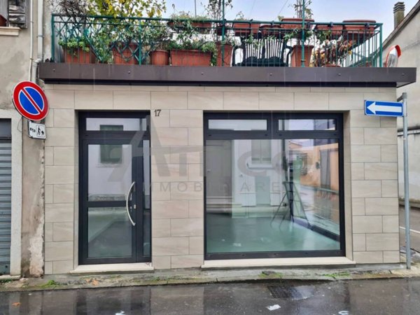 negozio in affitto ad Adria