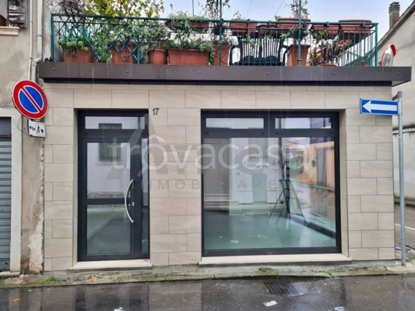 negozio in affitto ad Adria