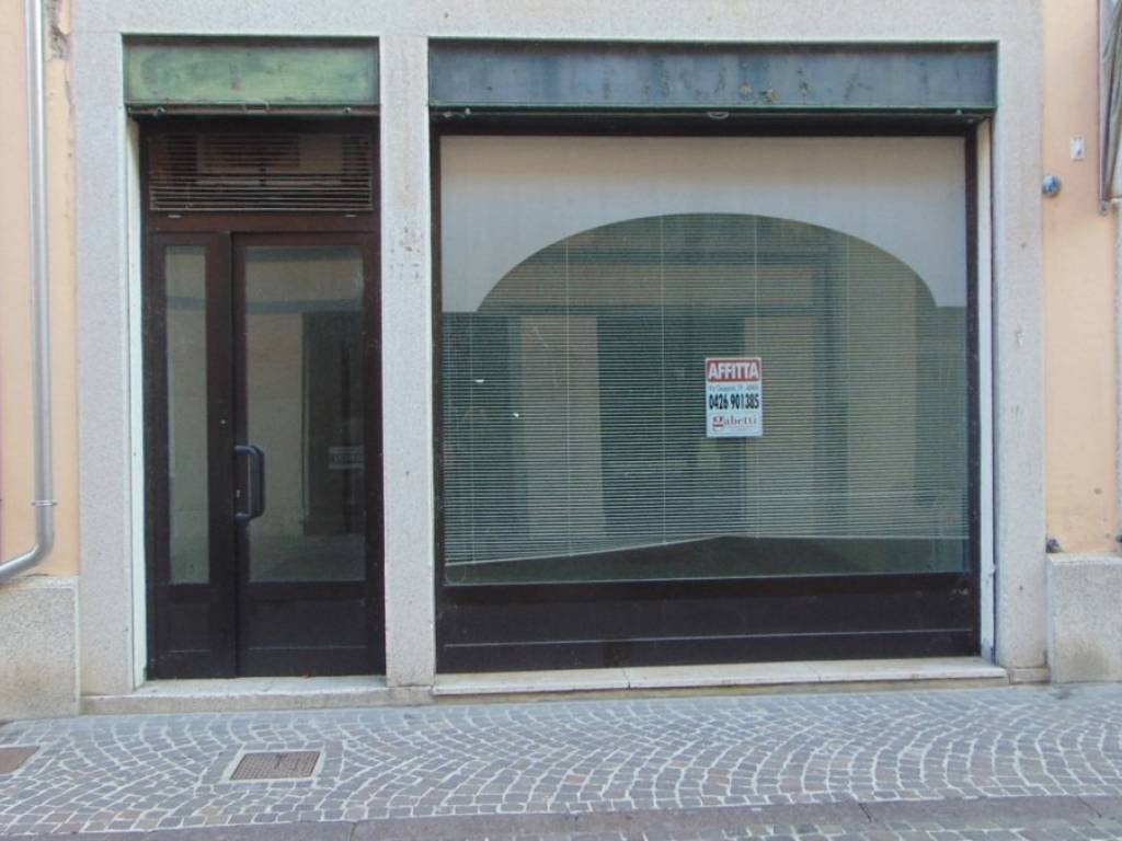 negozio in affitto ad Adria
