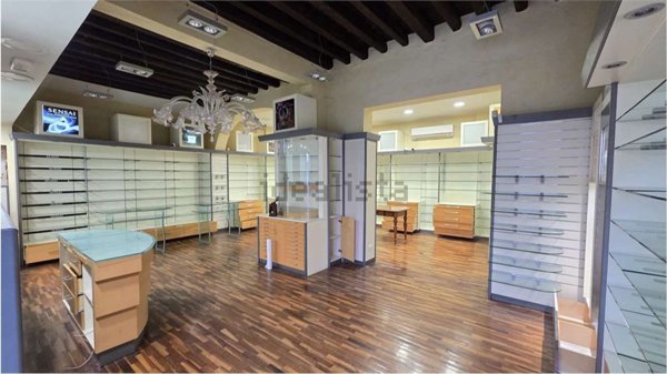 negozio in affitto ad Adria